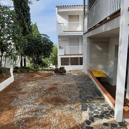 Amplio En Planta Baja Con Terraza Y Jardin, Cerca De La Playa Carboneras, - Es-170-1 * Llanca