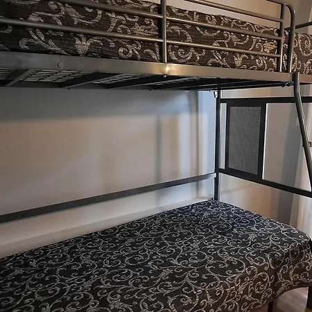Amplio En Planta Baja Con Terraza Y Jardin, Cerca De La Playa Carboneras, - Es-170-1 Llanca